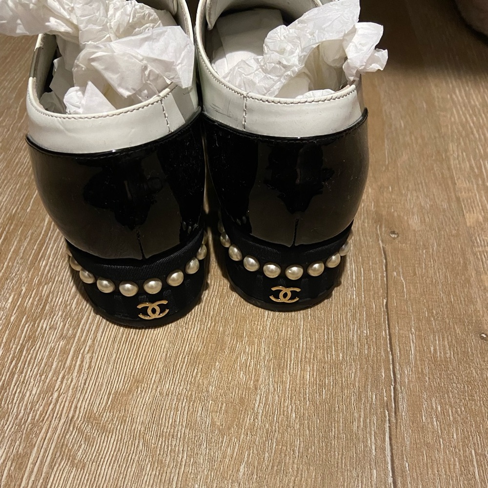 Chanel patent pearl oxfords sz 37.5 - Picture 2 of 5